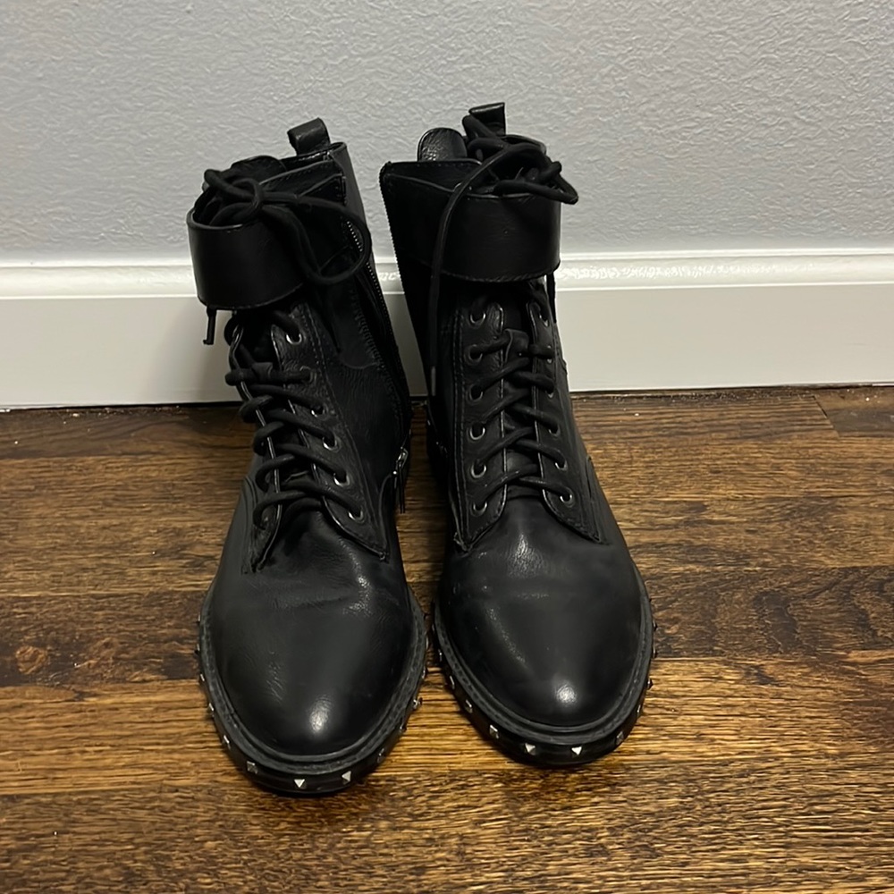 Black leather Vince Camuto combat boots size 7 1/2